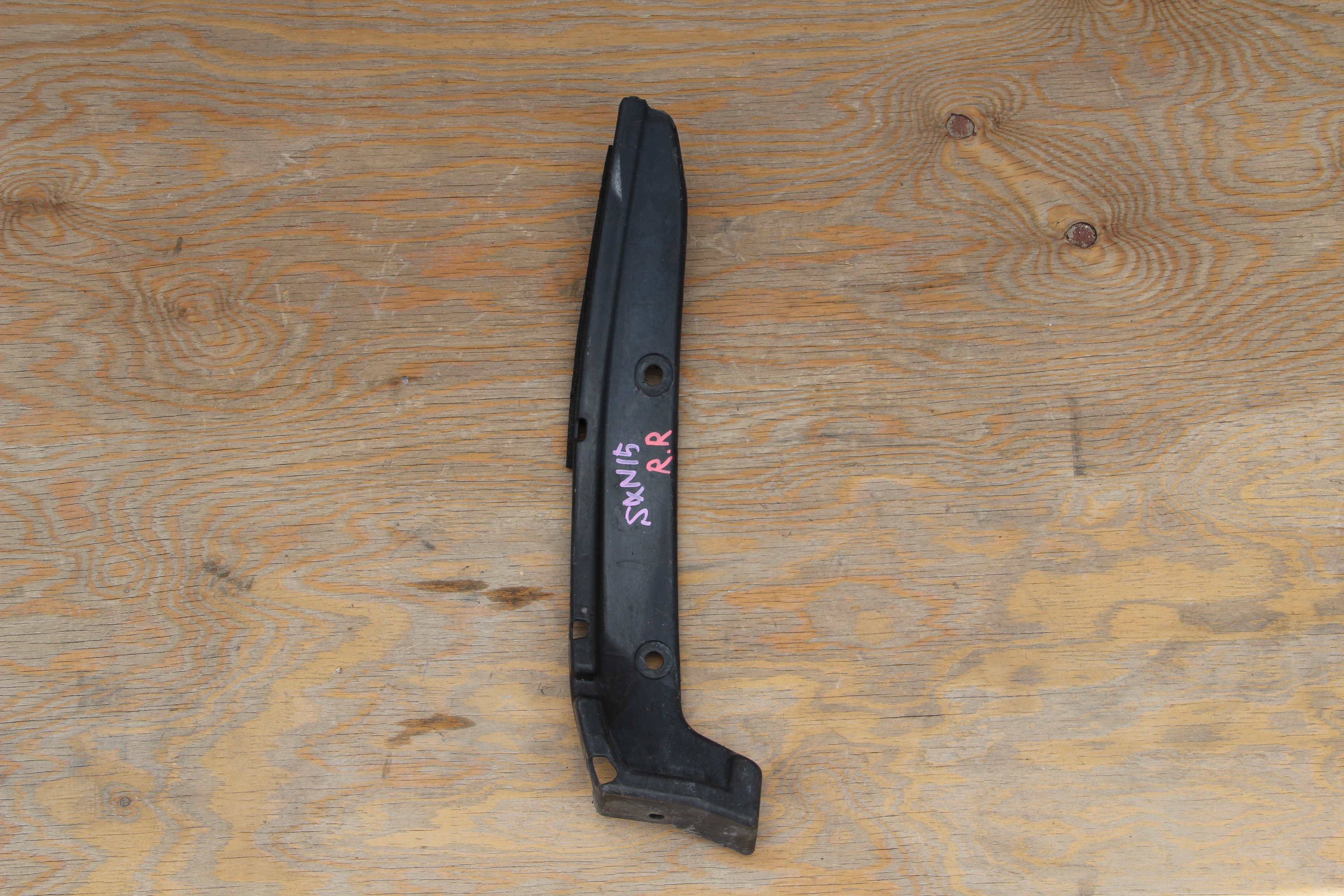 Подкрылок Toyota Nadia SXN15