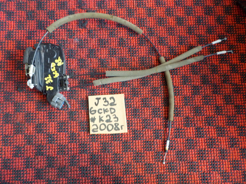 Замок двери Nissan Teana