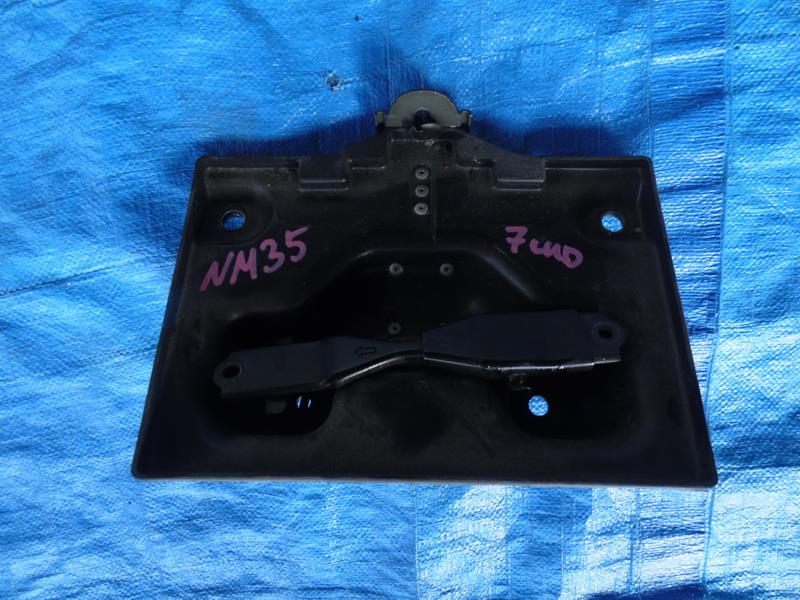 Крепление аккумулятора Nissan Stagea NM35