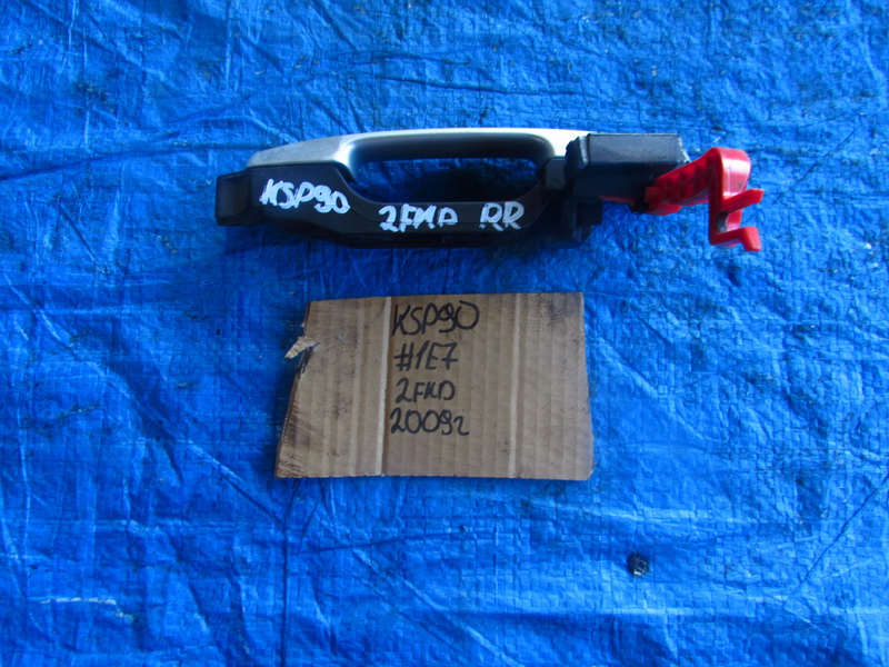 Ручка двери Toyota Vitz