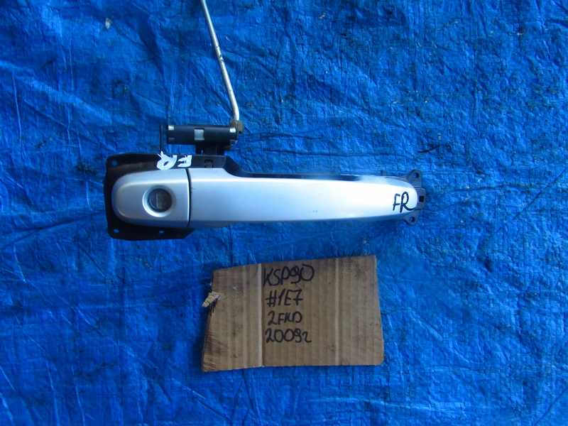 Ручка двери Toyota Vitz