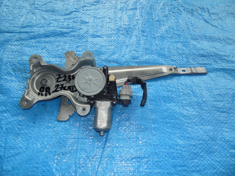 Стеклоподъемник Mitsubishi Colt Plus