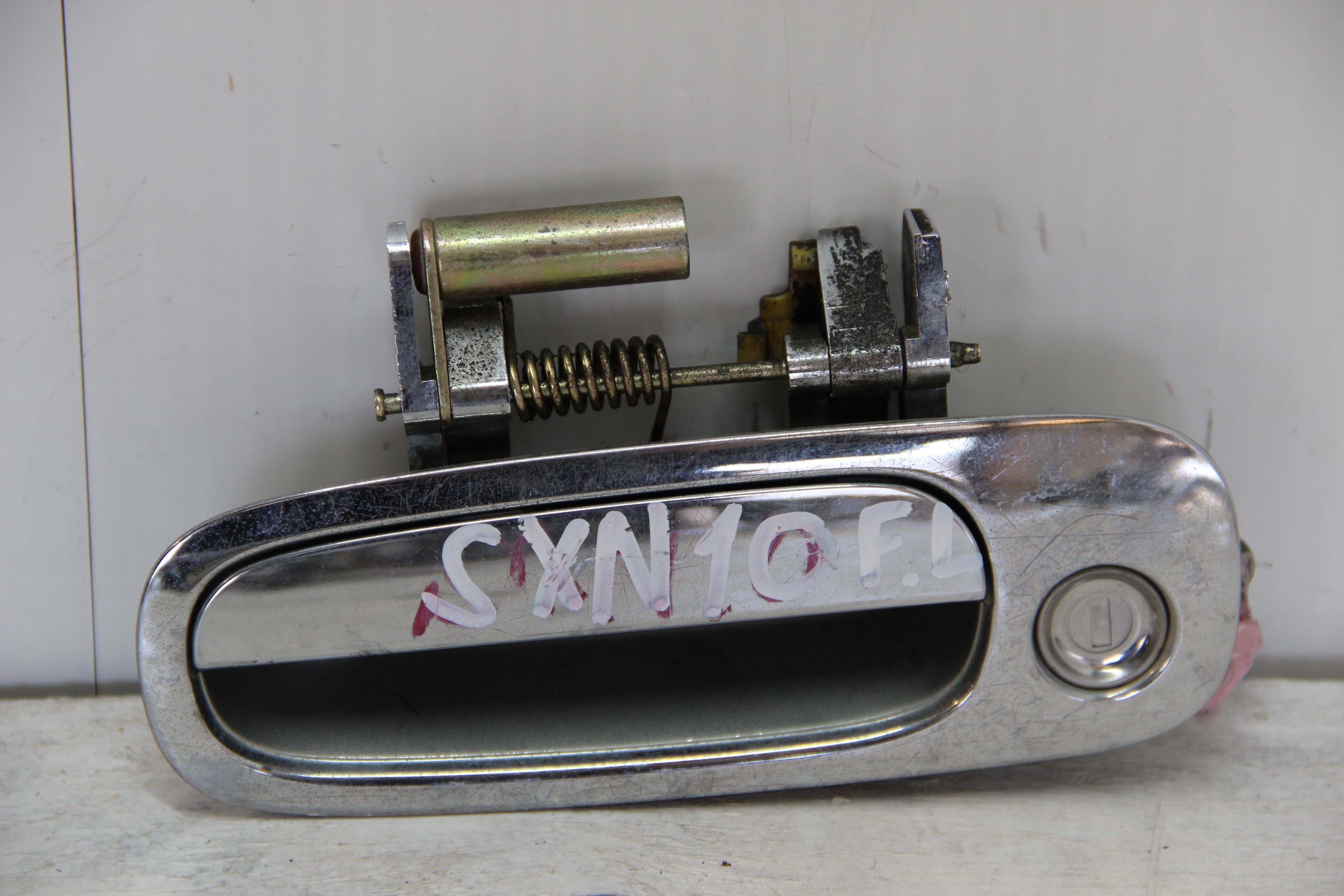 Ручка двери Toyota Nadia