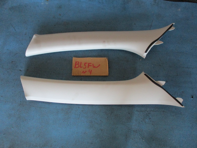 Накладка на стойку кузова Mazda Axela BL5FW