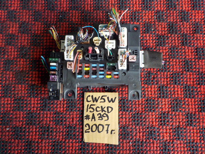 Блок предохранителей Mitsubishi Outlander