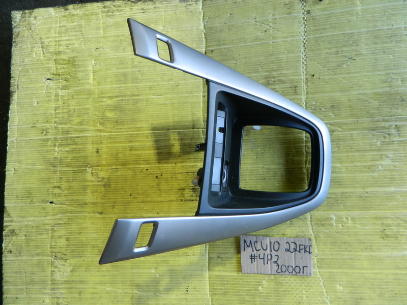 Пластик салона Toyota Harrier