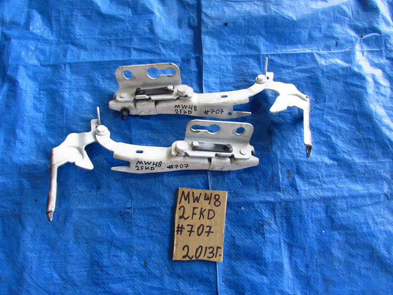 Петля капота Volvo V40 MV48