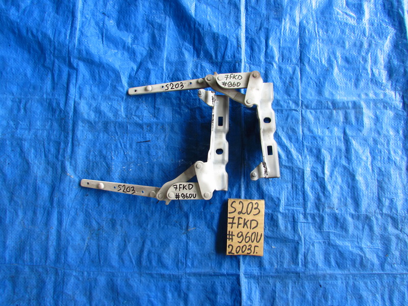 Петля капота Mercedes-benz C-class