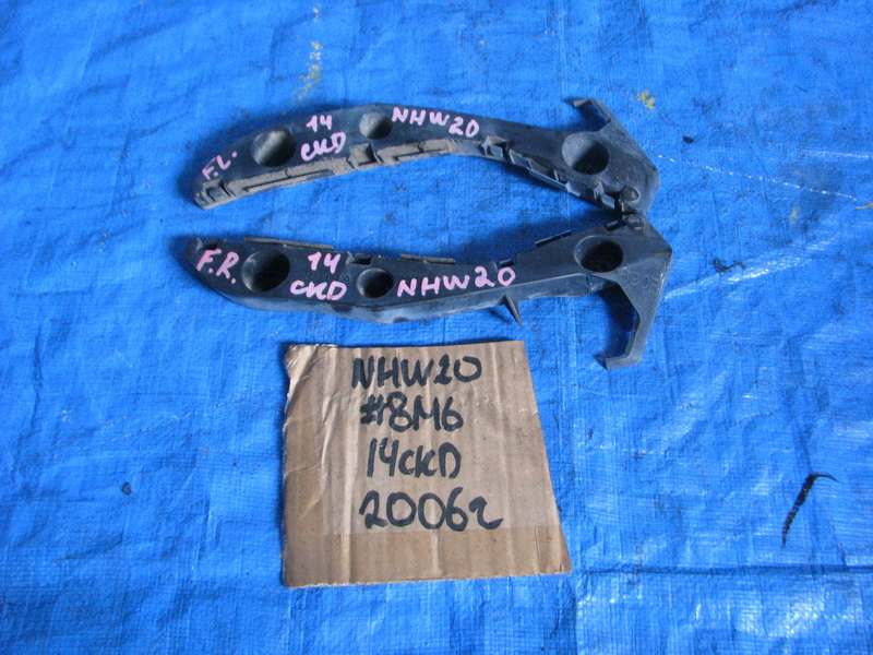 Крепление бампера Toyota Prius