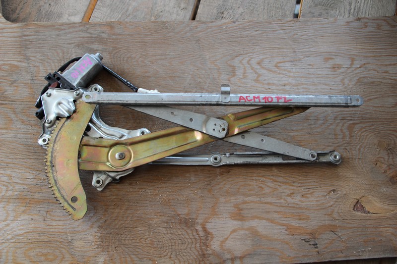 Стеклоподъемник Toyota Gaia ACM10