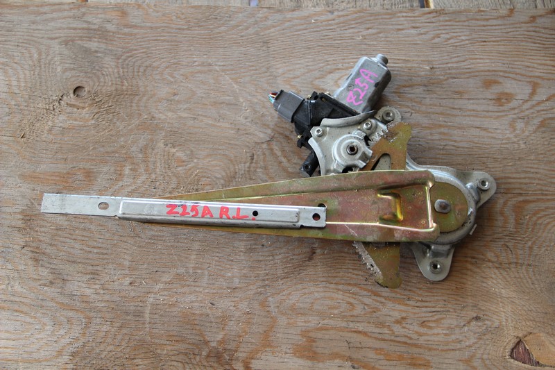 Стеклоподъемник Mitsubishi Colt