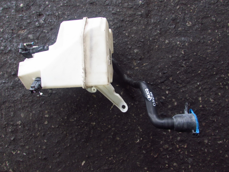 Бачок стеклоомывателя Volvo V70