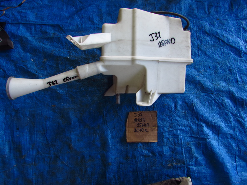 Бачок стеклоомывателя Nissan Teana