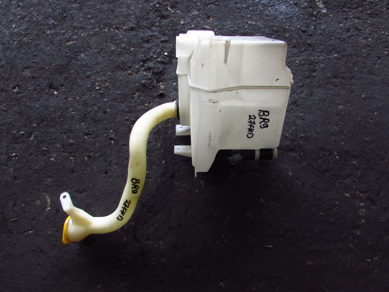 Бачок стеклоомывателя Subaru Legacy