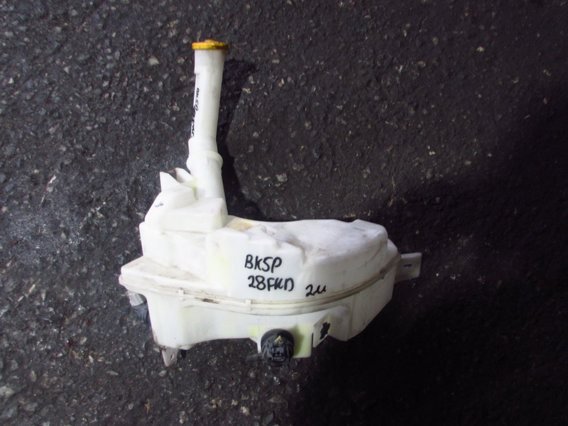 Бачок стеклоомывателя Mazda Axela