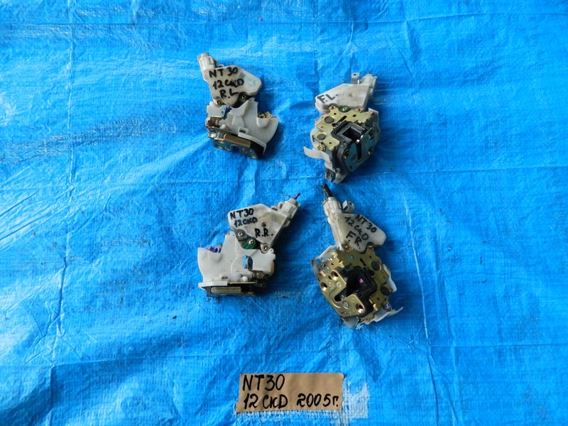 Замок двери Nissan X-Trail