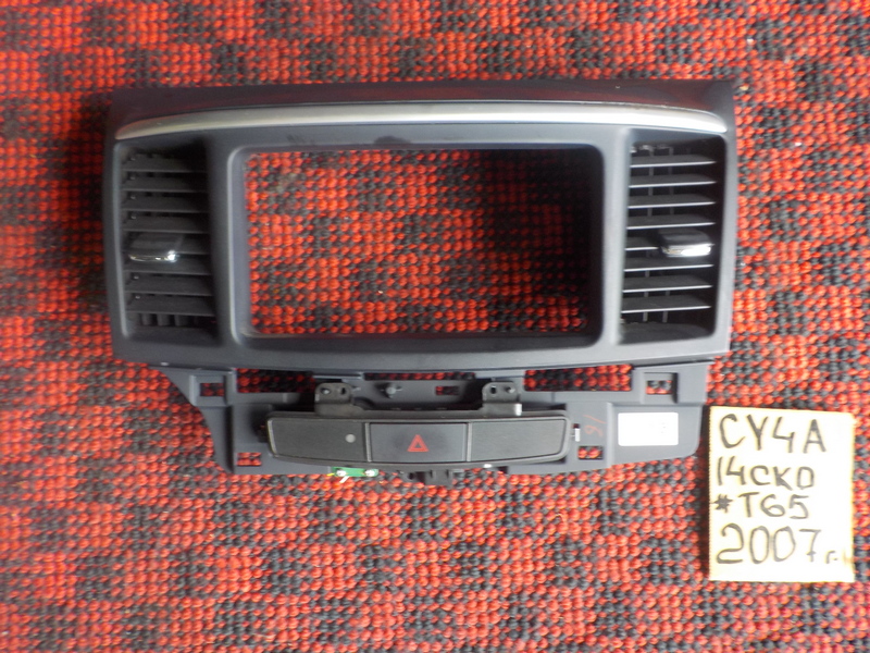 Рамка магнитофона Mitsubishi Lancer CY4A