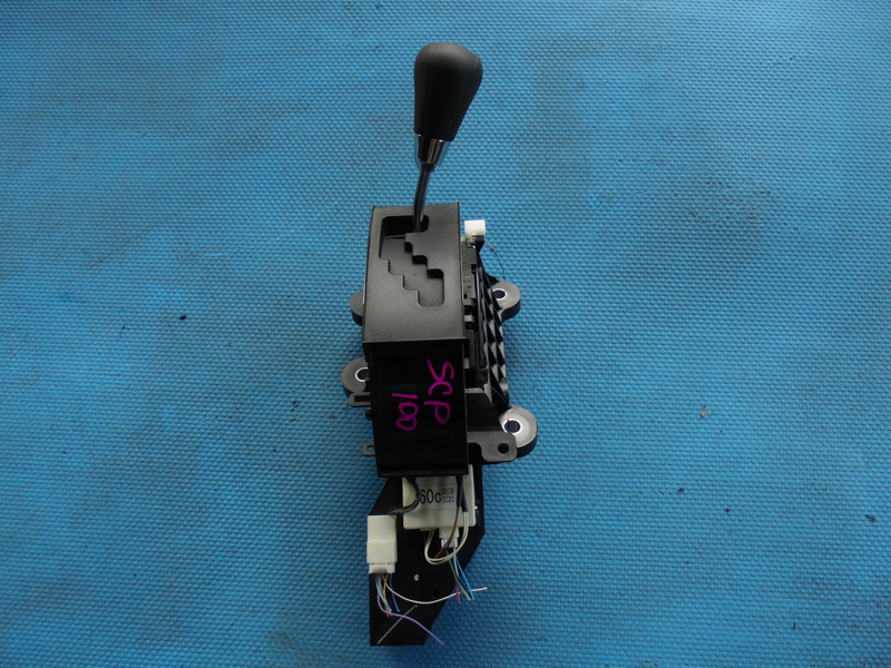 Селектор АКПП Toyota Ractis SCP100