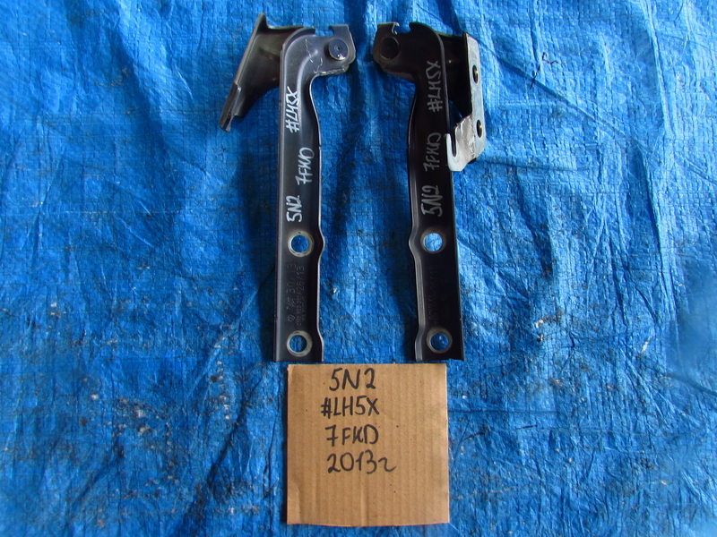 Петля капота Volkswagen Tiguan