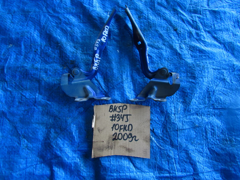 Петля капота Mazda Axela