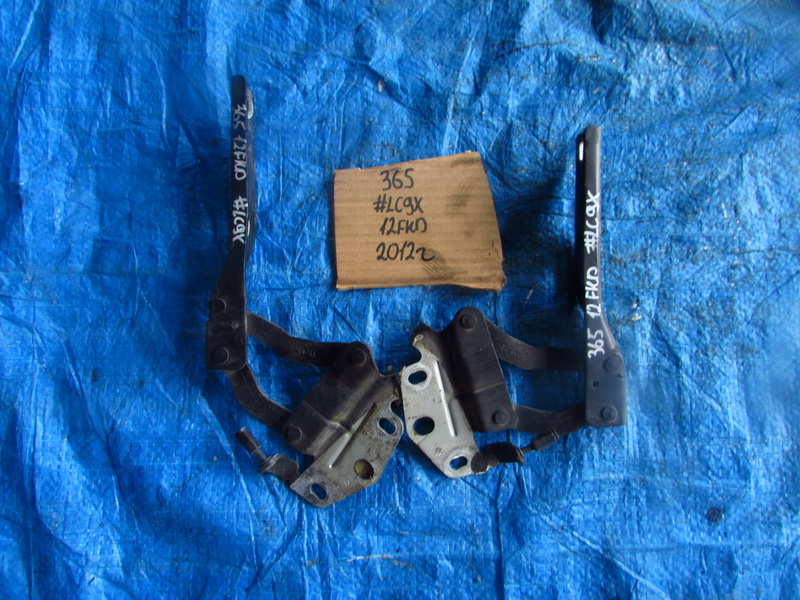 Петля капота Volkswagen Passat