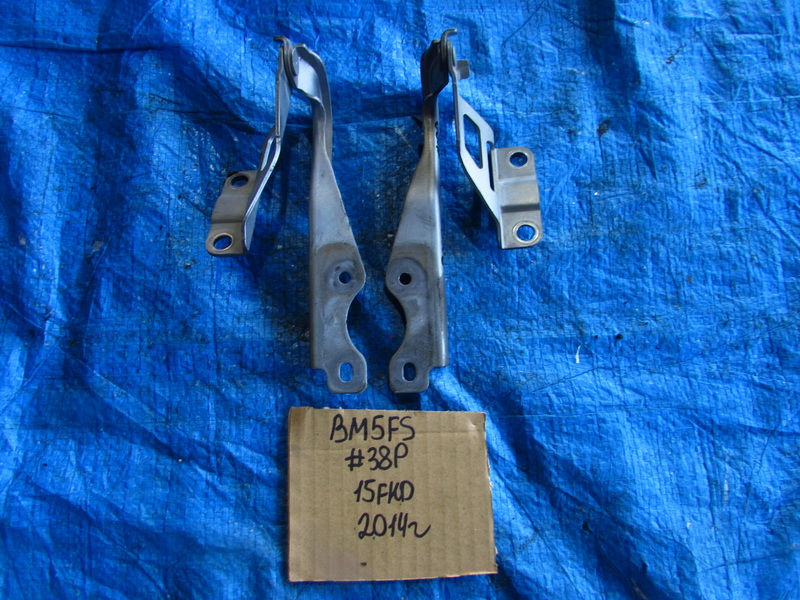 Петля капота Mazda Axela