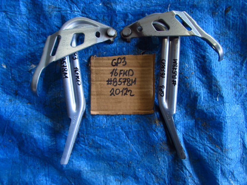 Петля капота Honda Freed