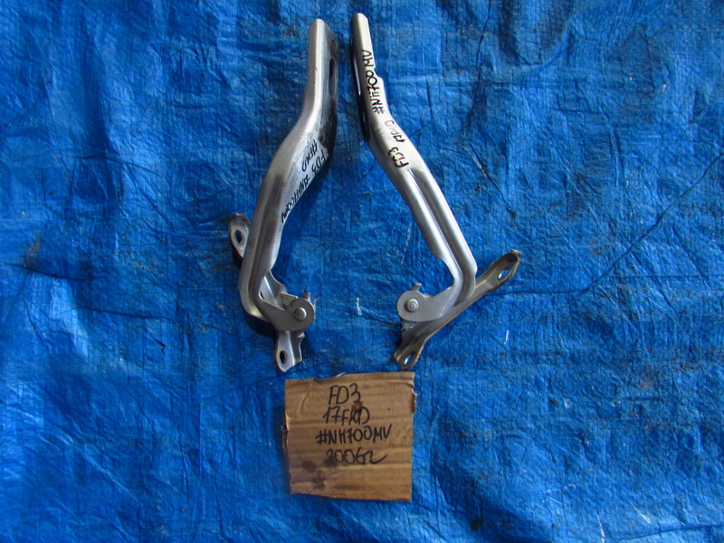 Петля капота Honda Civic FD3