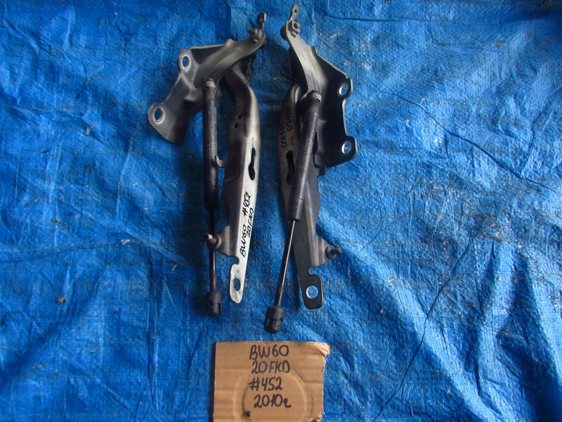 Петля капота Volvo V70 BW60