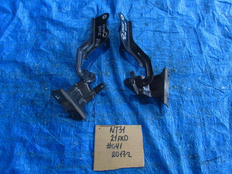 Петля капота Nissan X-Trail NT31