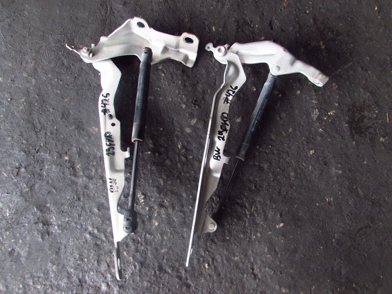 Петля капота Volvo V70 BW