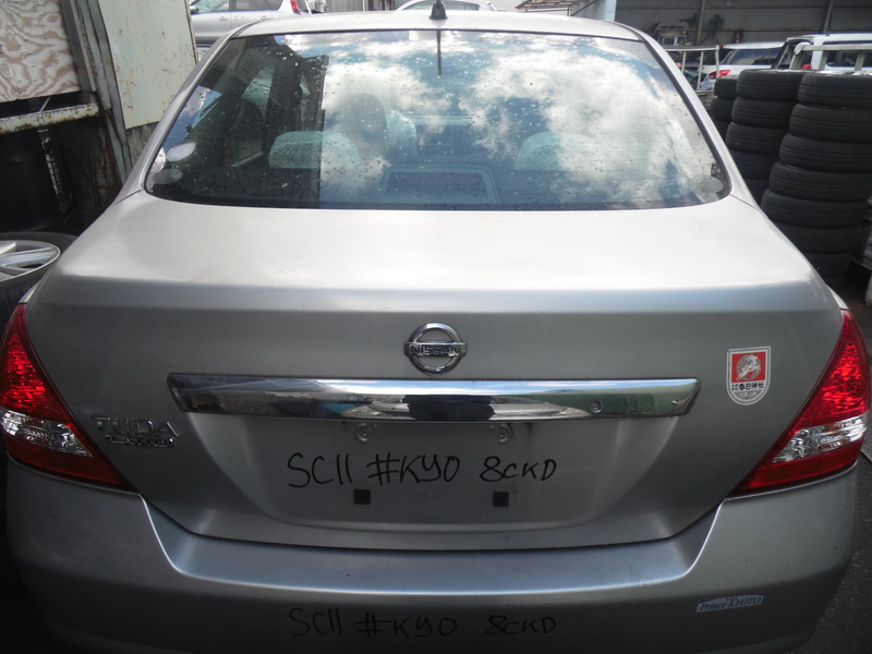 Крышка багажника Nissan Tiida Latio SC11