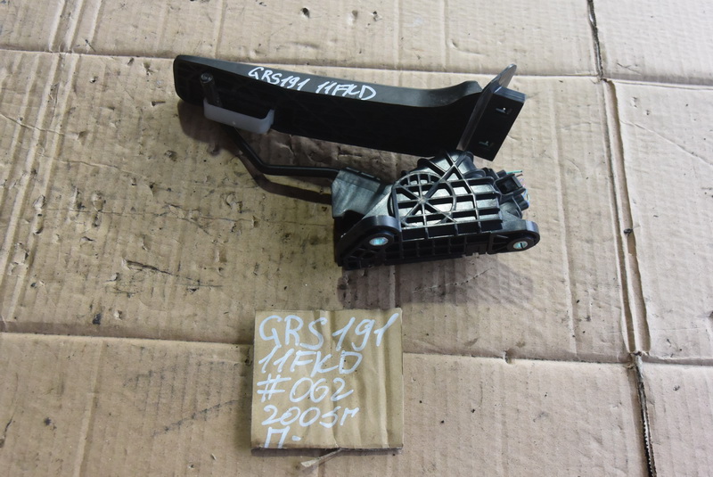 Педаль газа Lexus Gs350