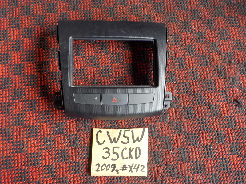 Рамка магнитофона Mitsubishi Outlander CW5W