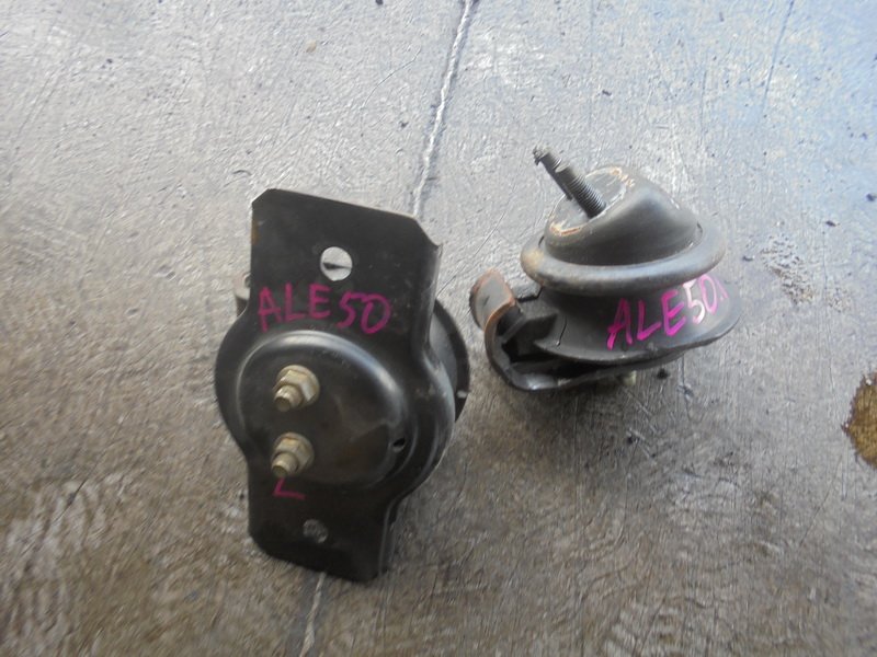 Подушка двигателя Nissan Elgrand