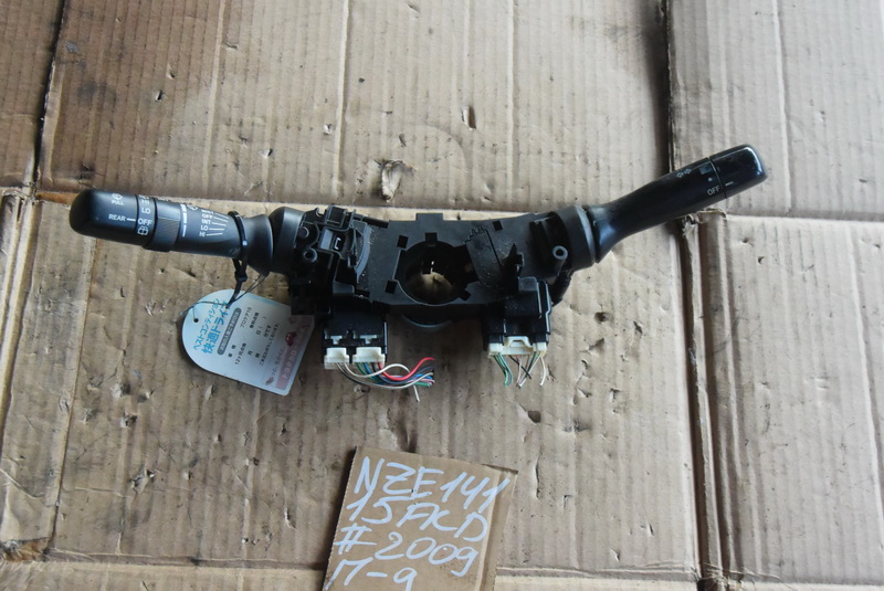 Подрулевой переключатель Toyota Corolla Fielder NZE141