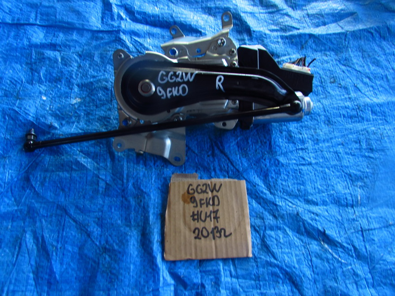 Доводчик двери багажника Mitsubishi Outlander GG2W