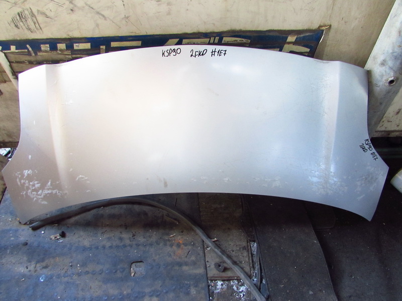 Капот Toyota Vitz