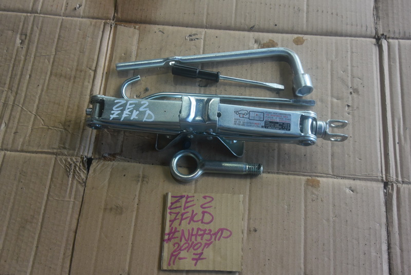 Домкрат Honda Insight ZE2