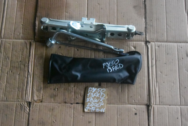 Домкрат Nissan Fuga