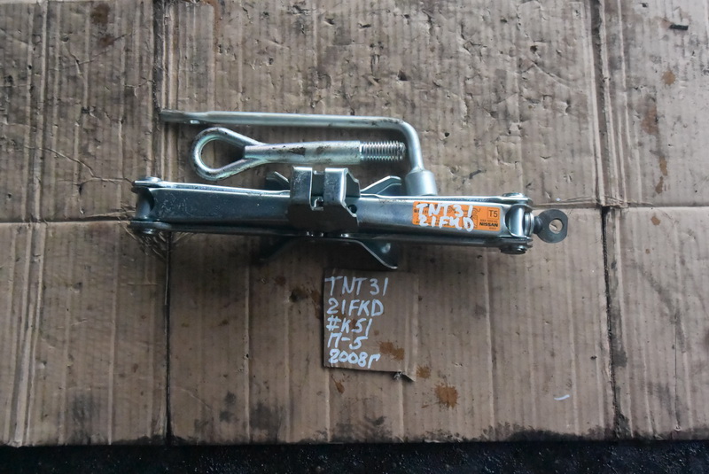 Домкрат Nissan X-Trail TNT31