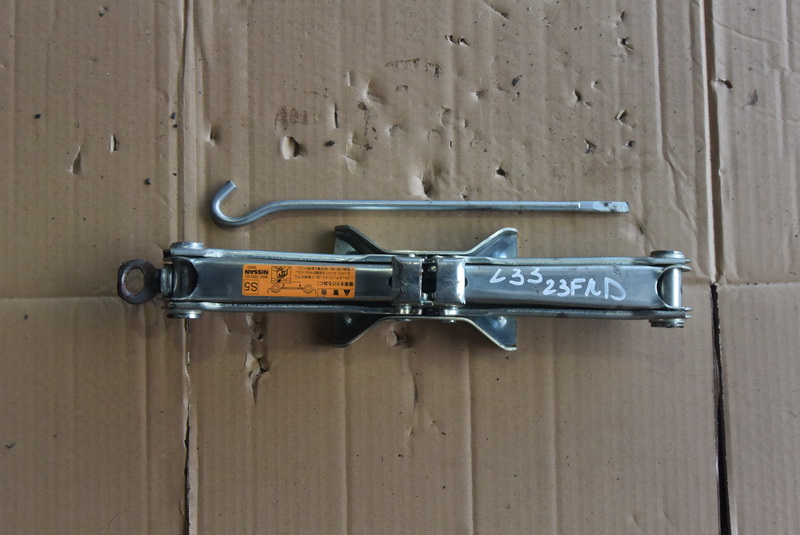 Домкрат Nissan Teana