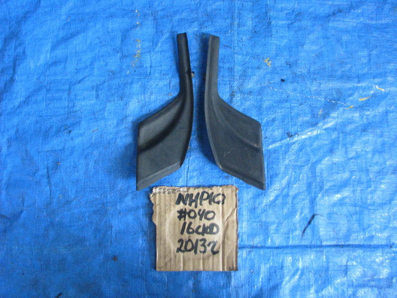 Уголок в жабо Toyota Aqua NHP10