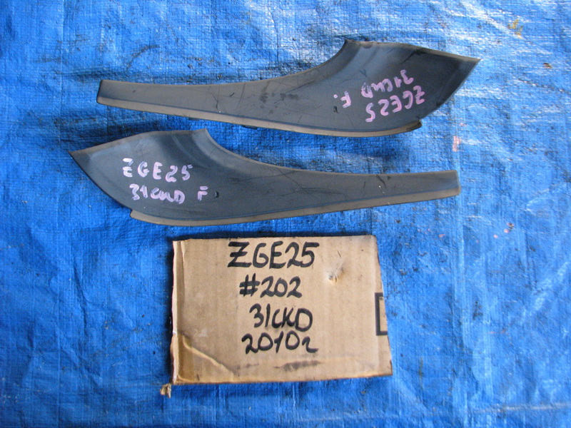 Уголок в жабо Toyota Wish ZGE25