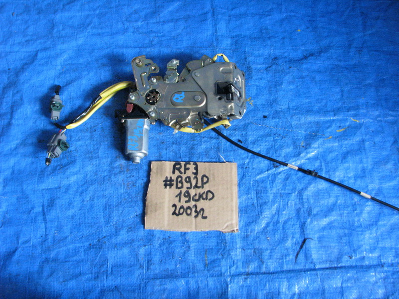 Замок двери Honda Stepwgn RF3