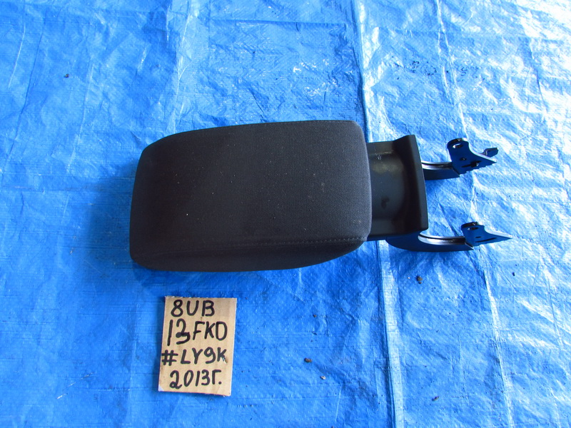 Подлокотник Audi Q3 8UB