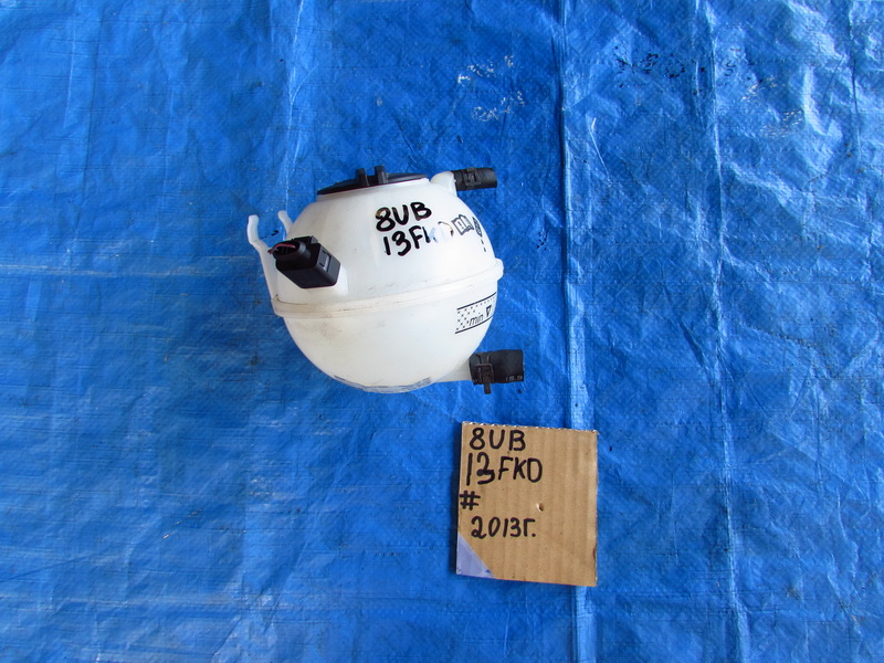 Бачок расширительный Audi Q3 8UB