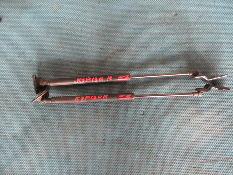 Амортизатор задней двери Toyota Vitz