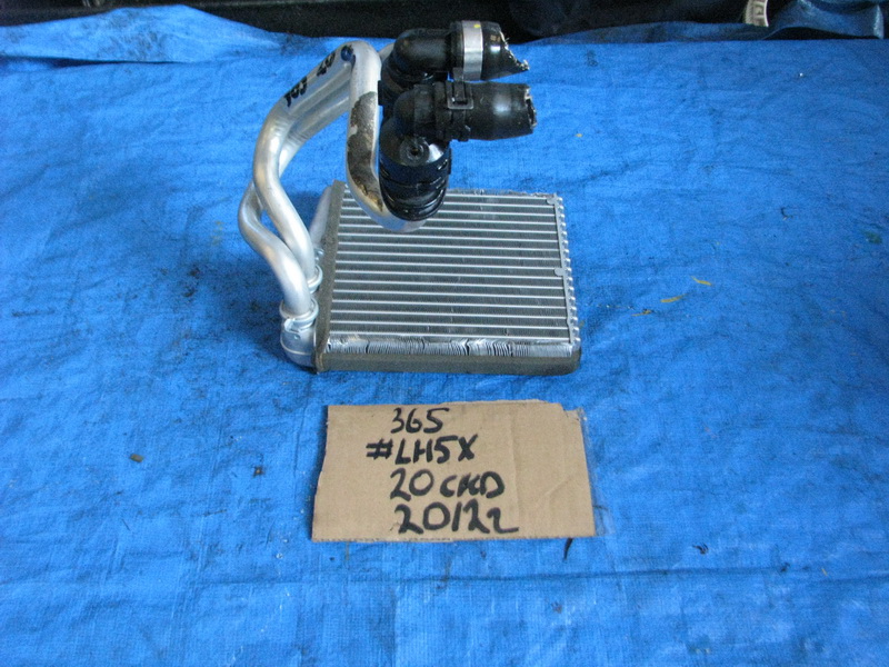 Радиатор печки Volkswagen Passat 365