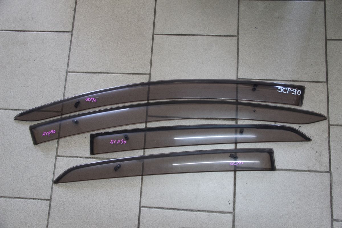 Ветровики Toyota Vitz SCP90